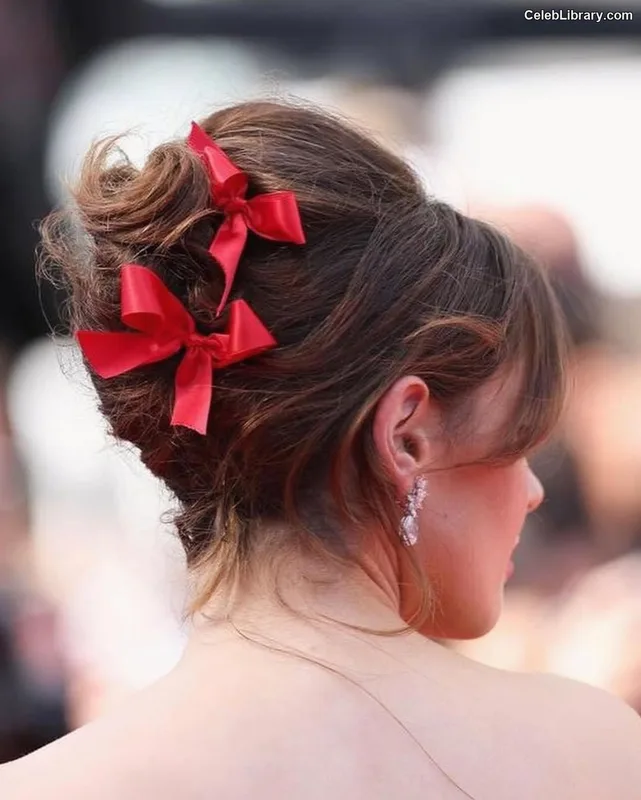 Katherine Langford photo 18 of 130