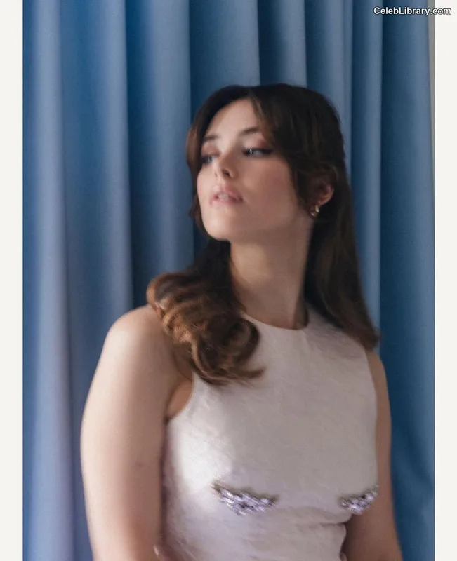 Katherine Langford photo 23 of 130