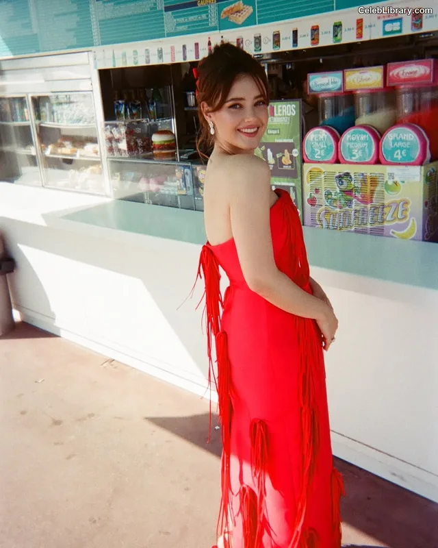 Katherine Langford photo 5 of 130