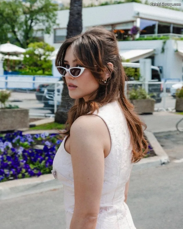 Katherine Langford photo 6 of 130