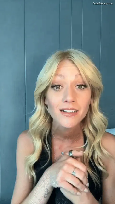 Katherine McNamara photo 19 of 762