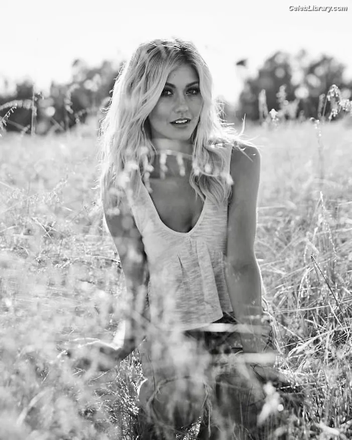 Katherine McNamara photo 23 of 762