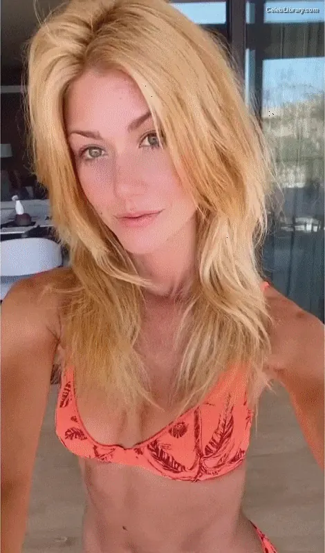 Katherine McNamara photo 19 of 762