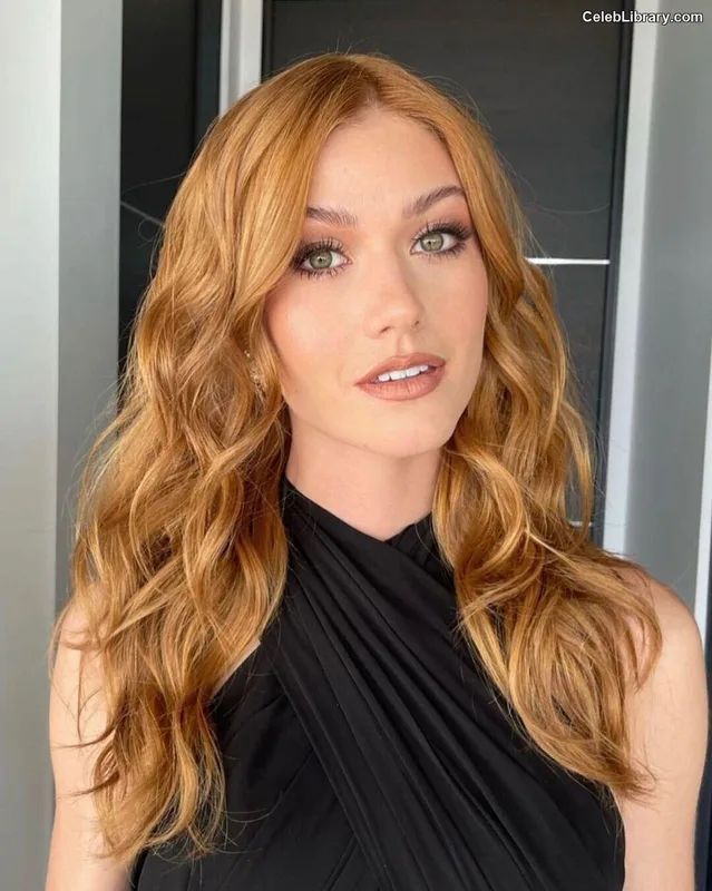 Katherine McNamara photo 5 of 758