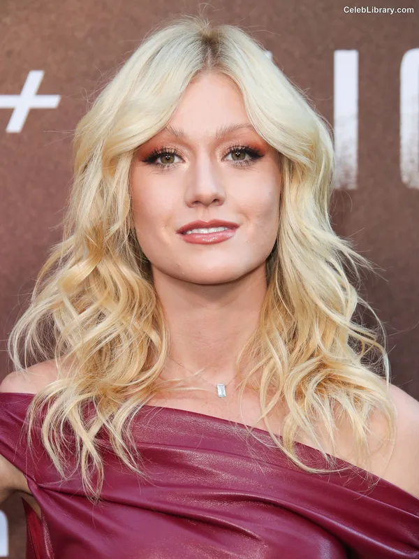 Katherine McNamara photo 6 of 758