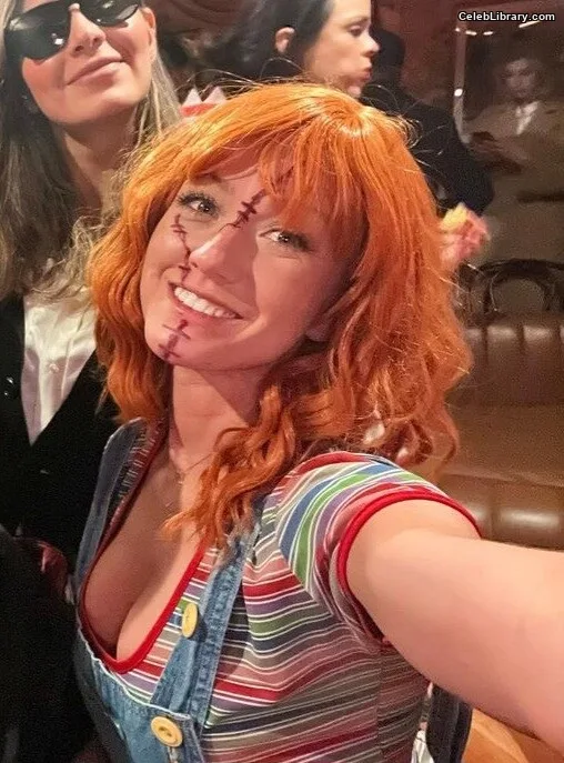 Katherine McNamara photo 9 of 758