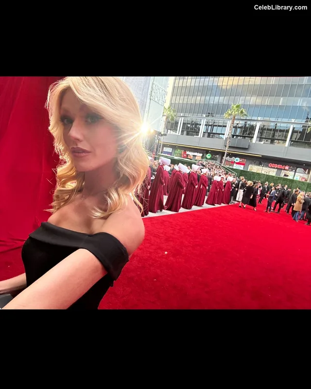 Katherine McNamara photo 2 of 758