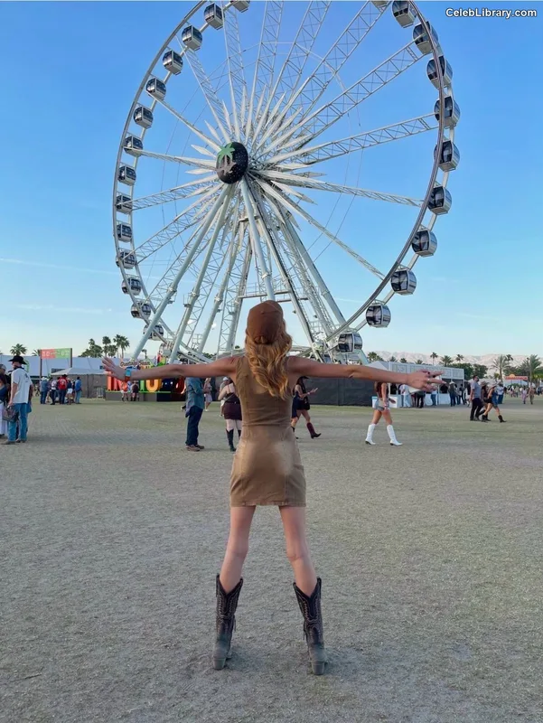 Katherine McNamara photo 21 of 758