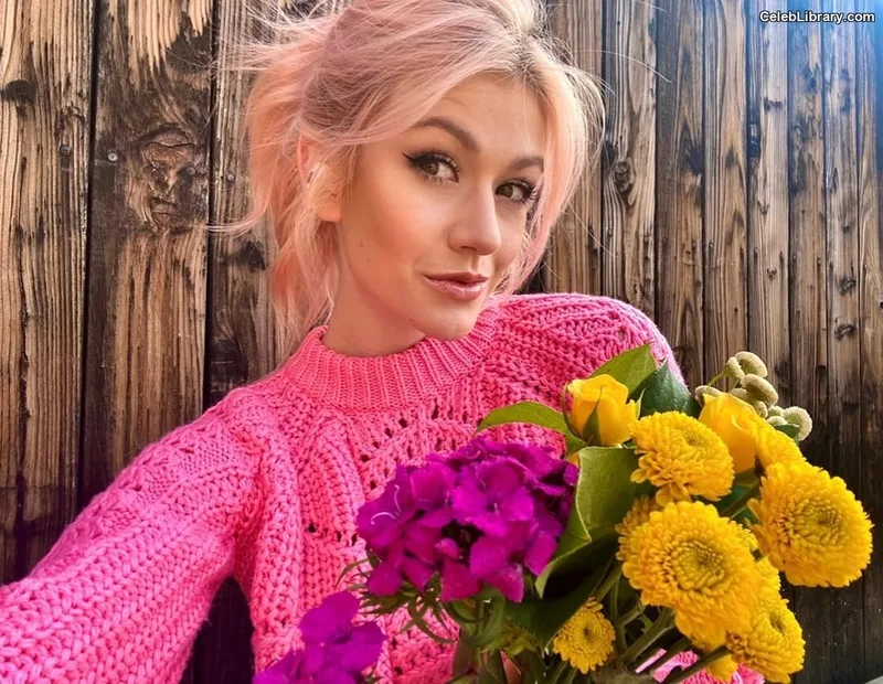 Katherine McNamara photo 13 of 758
