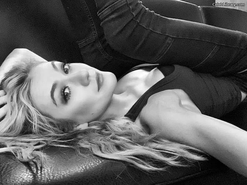Katherine McNamara photo 2 of 758