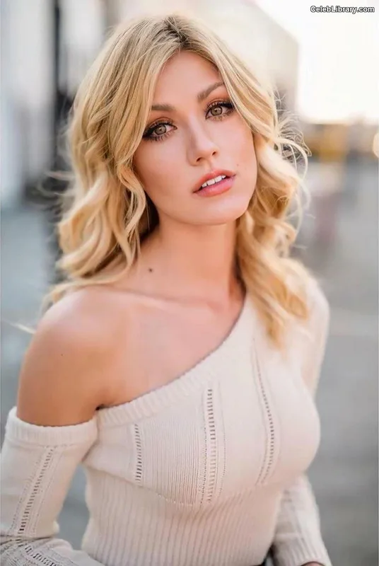 Katherine McNamara photo 6 of 758