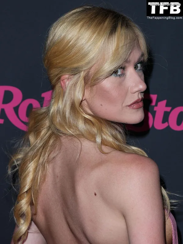 Katherine McNamara photo 4 of 758