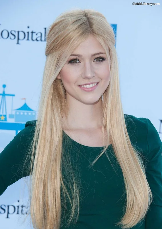 Katherine McNamara photo 11 of 758