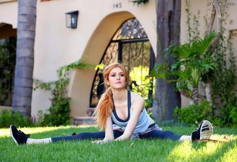 Katherine McNamara photo 8 of 758