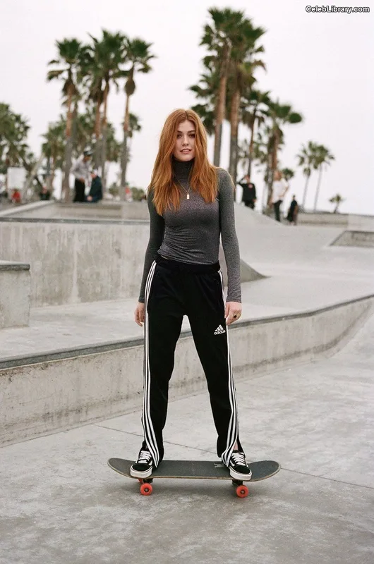 Katherine McNamara photo 2 of 758