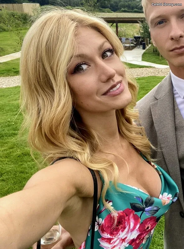 Katherine McNamara photo 22 of 758
