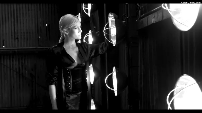 Katherine McNamara photo 8 of 758