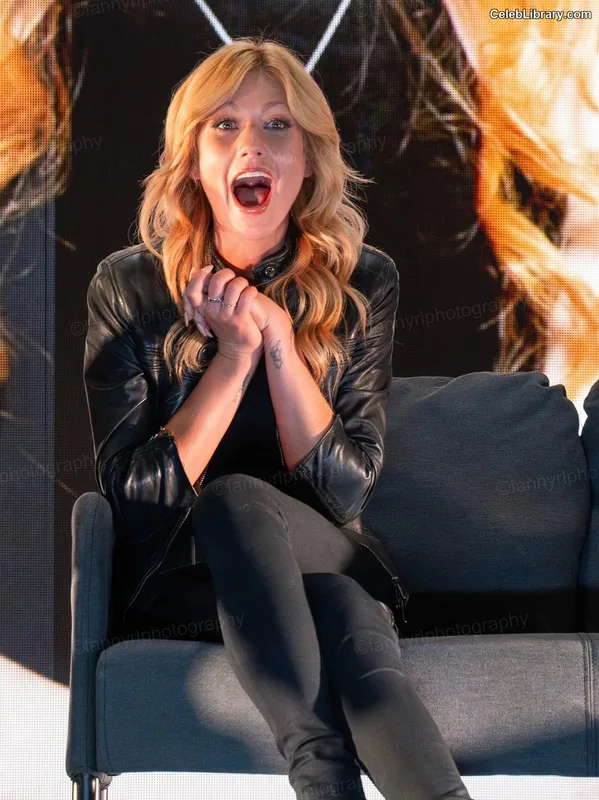 Katherine McNamara photo 7 of 758