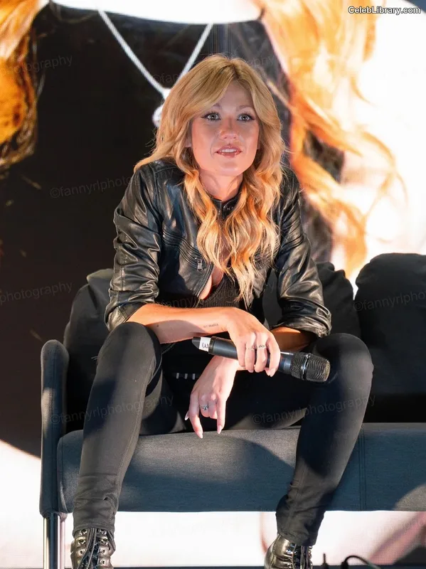 Katherine McNamara photo 8 of 758