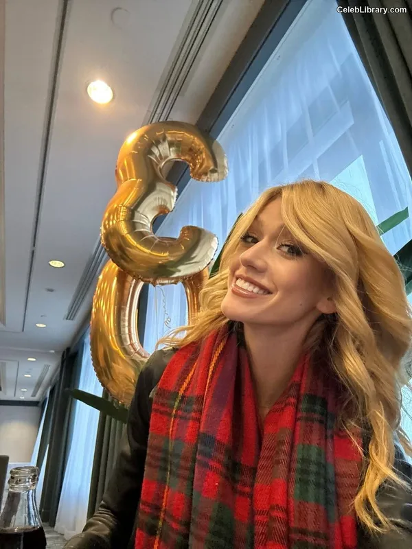 Katherine McNamara photo 14 of 758