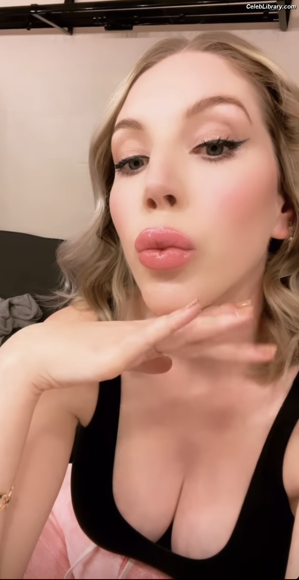 Katherine Ryan photo 4 of 681
