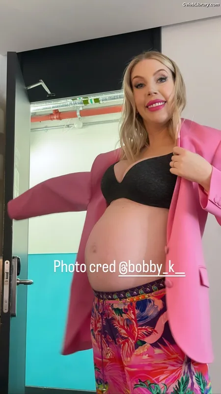 Katherine Ryan photo 16 of 681