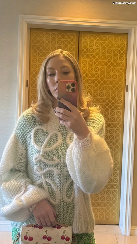 Katherine Ryan photo 8 of 681