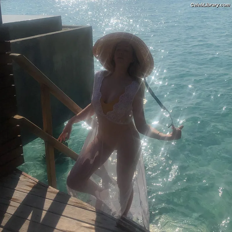 Katherine Ryan photo 10 of 681