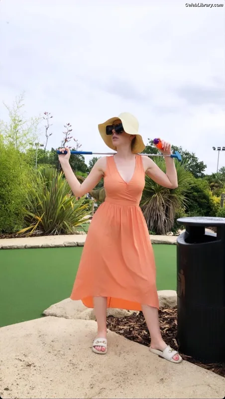 Katherine Ryan photo 1 of 681