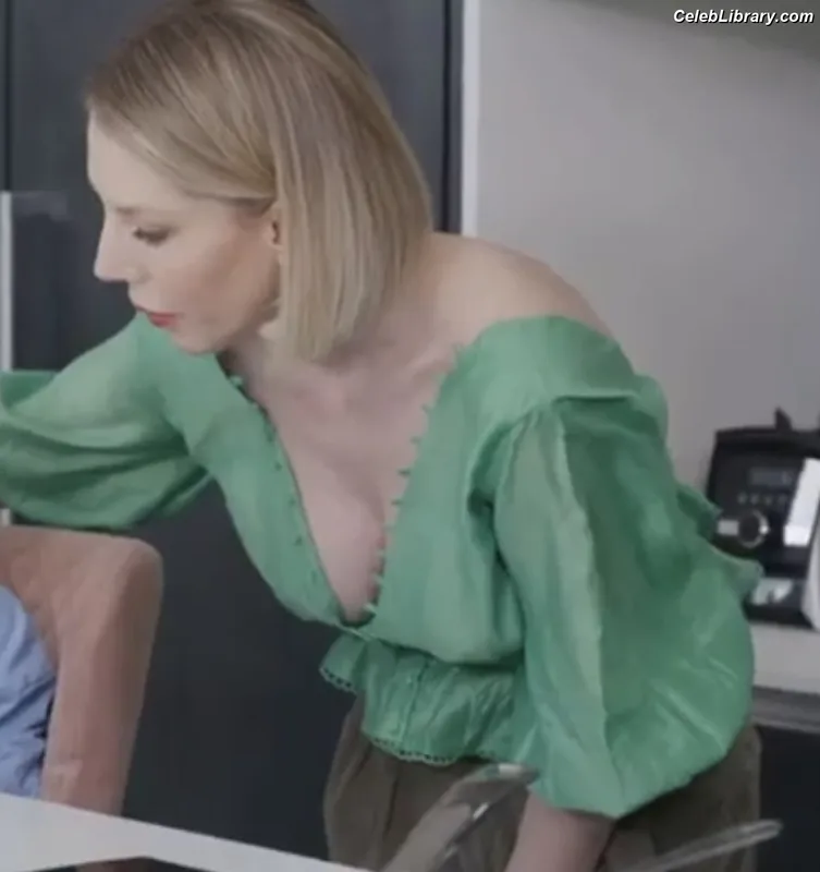 Katherine Ryan photo 9 of 681