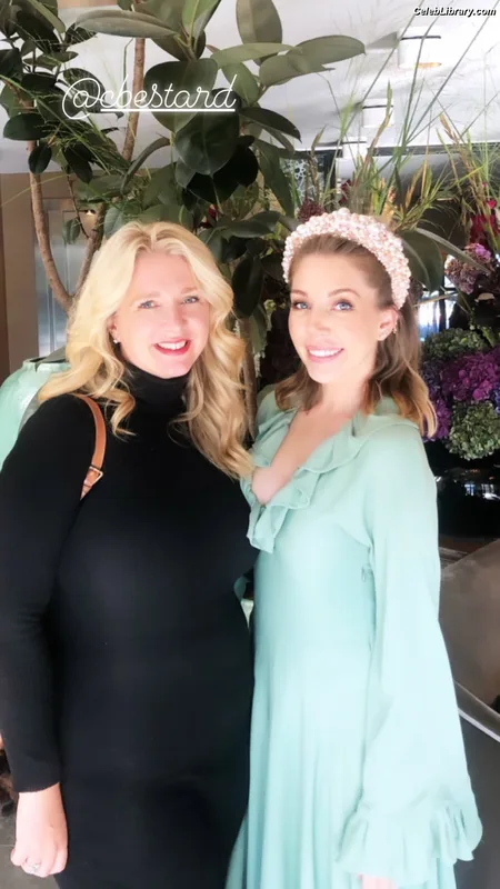 Katherine Ryan photo 4 of 681