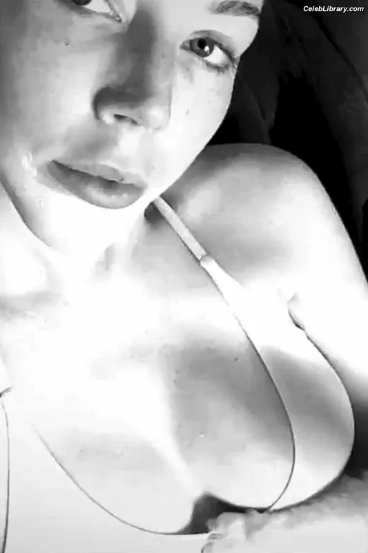 Katherine Ryan photo 19 of 681