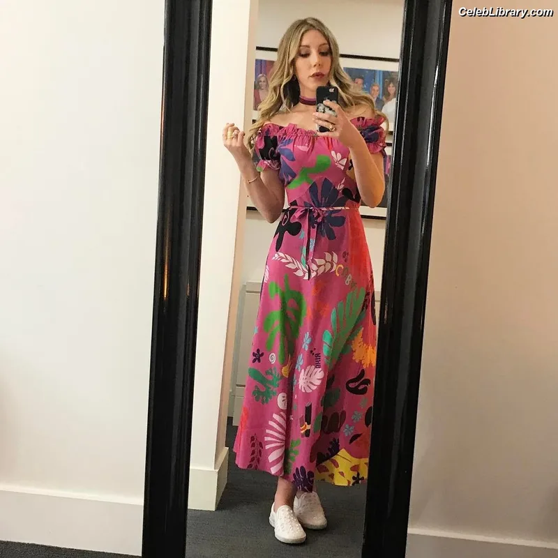 Katherine Ryan photo 13 of 681
