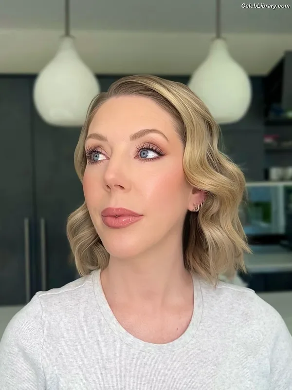 Katherine Ryan photo 7 of 681