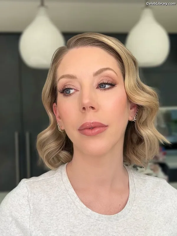 Katherine Ryan photo 8 of 681