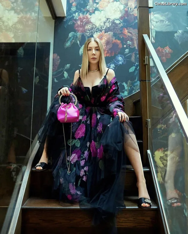Katherine Ryan photo 6 of 681