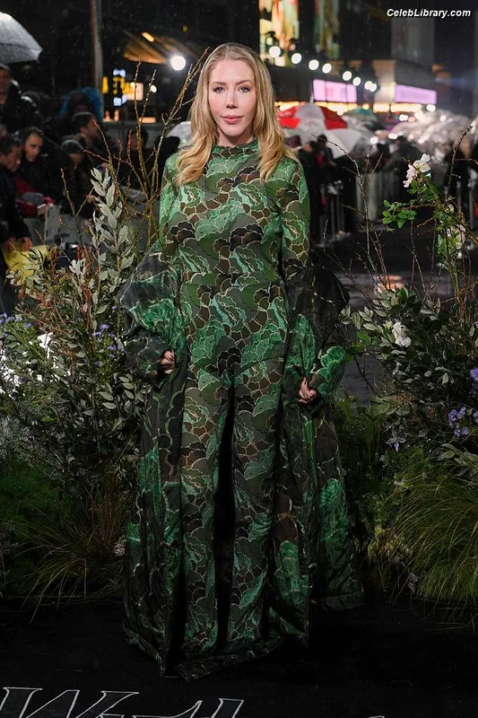 Katherine Ryan photo 8 of 681
