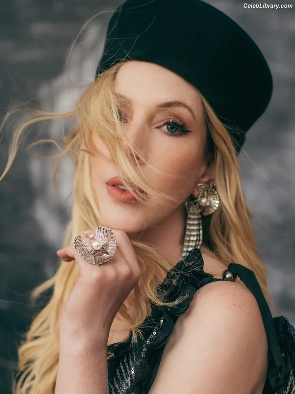 Katherine Ryan photo 24 of 681