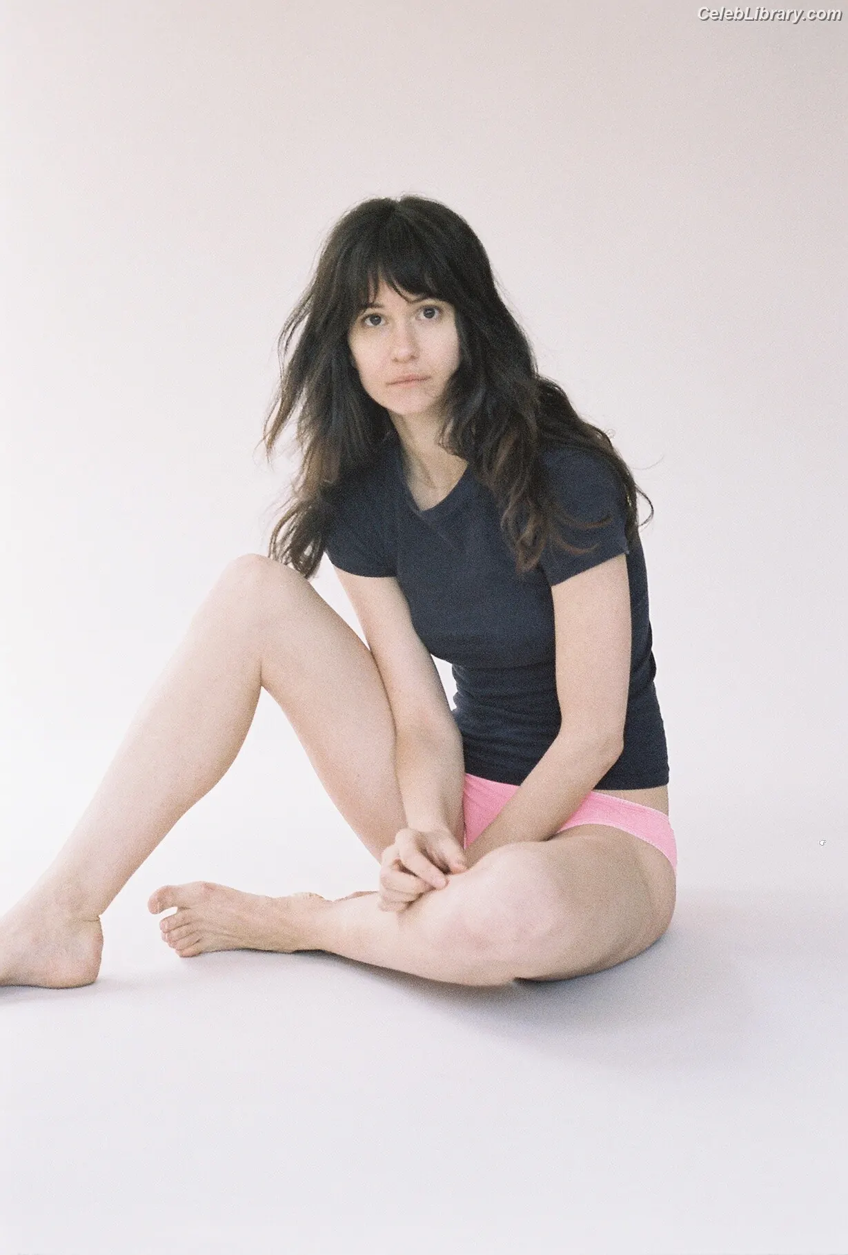Katherine Waterston photo 9 of 90