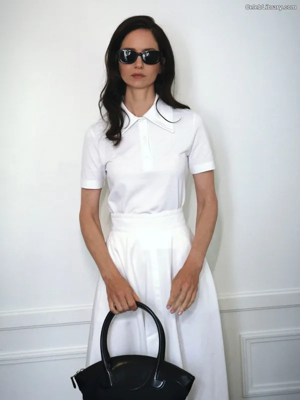 Katherine Waterston photo 6 of 90