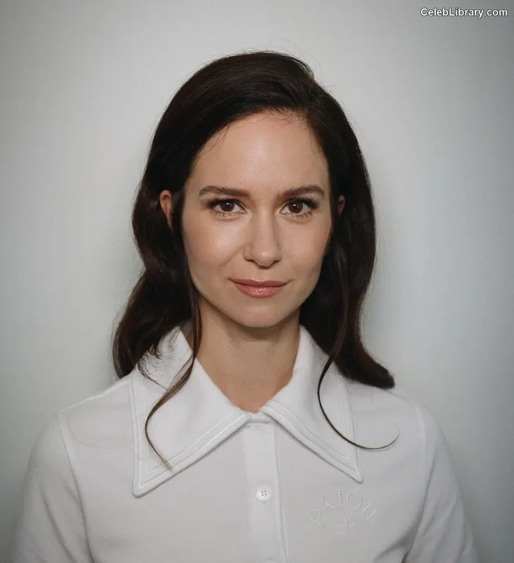 Katherine Waterston photo 9 of 90