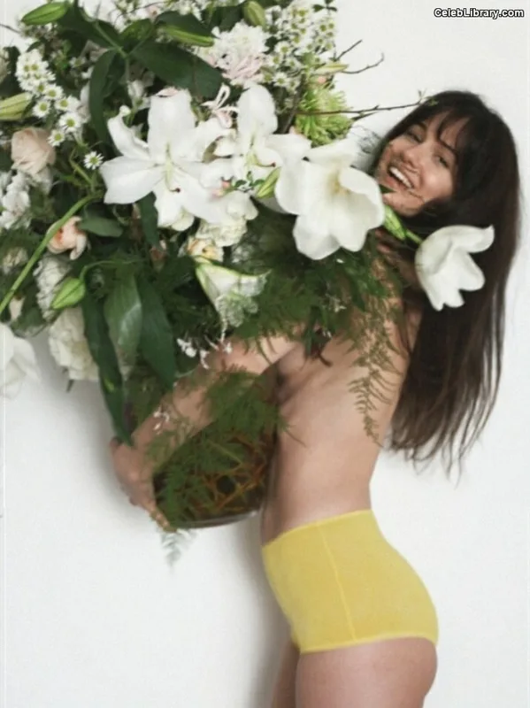 Katherine Waterston photo 3 of 90