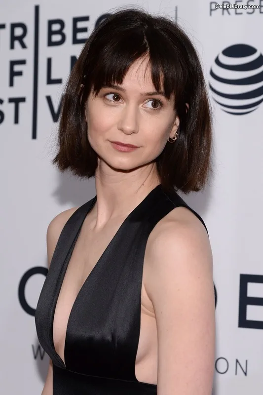Katherine Waterston photo 23 of 90