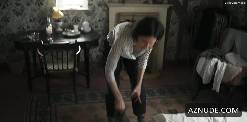 Katherine Waterston photo 11 of 90