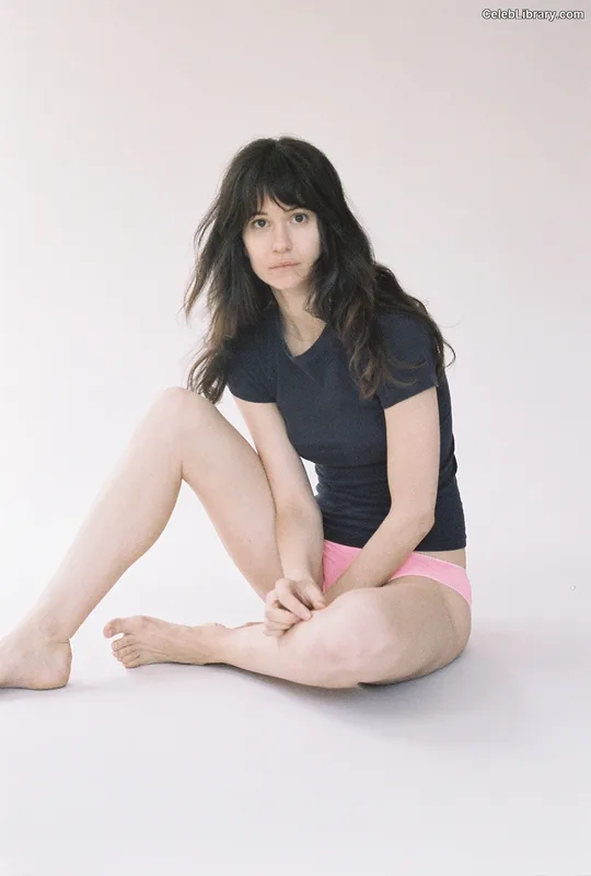 Katherine Waterston photo 20 of 90