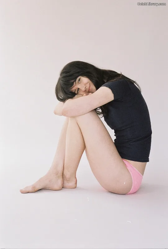 Katherine Waterston photo 21 of 90