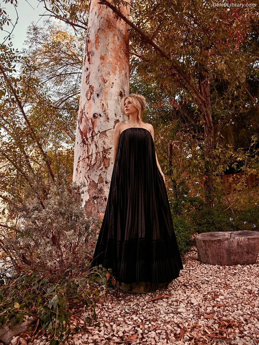 Katheryn Winnick photo 19 of 406