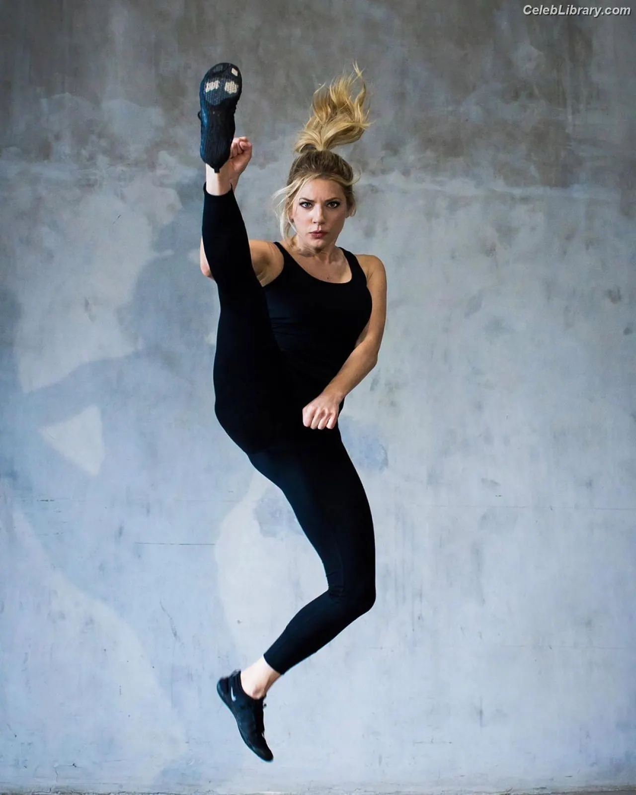 Katheryn Winnick photo 1 of 406