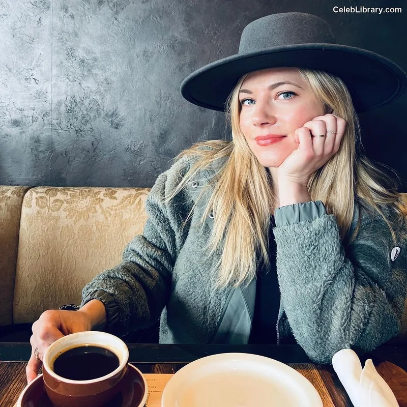 Katheryn Winnick photo 14 of 399