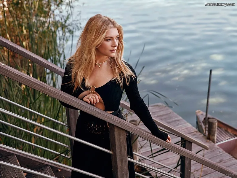 Katheryn Winnick photo 17 of 399
